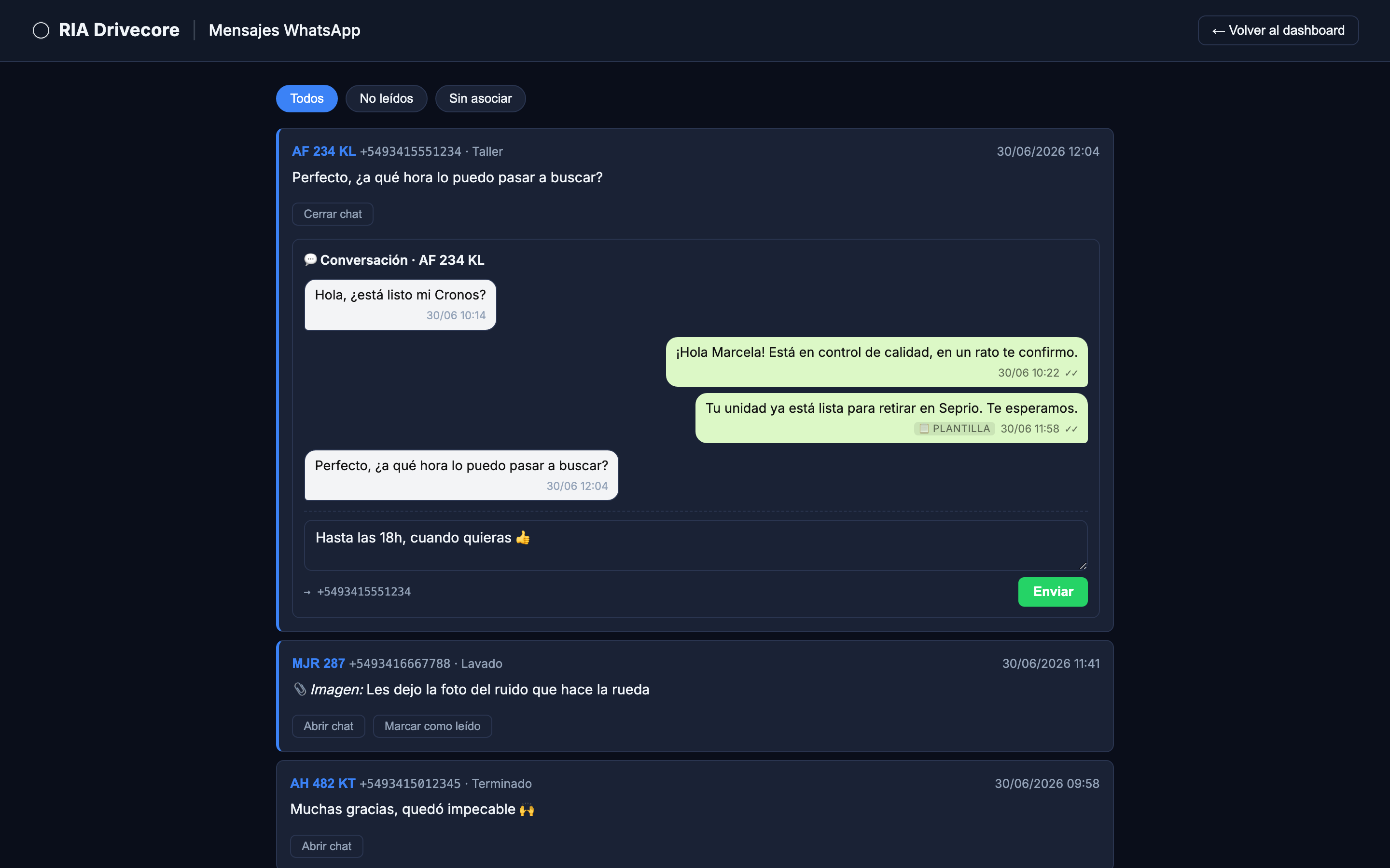 Bandeja de mensajes de WhatsApp del cliente con una conversación abierta